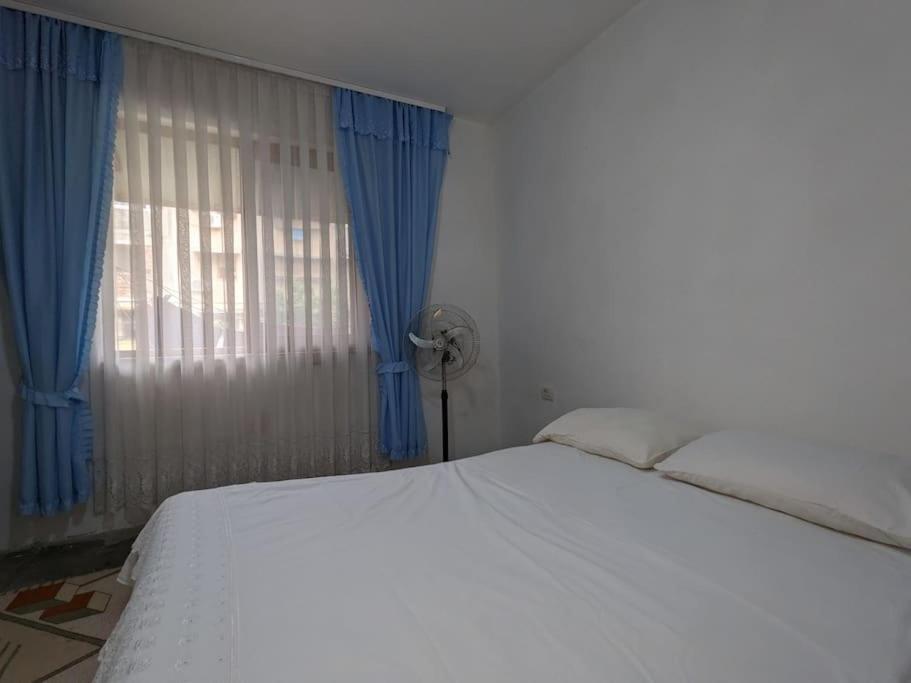 Communist Style Room Shkodër Esterno foto